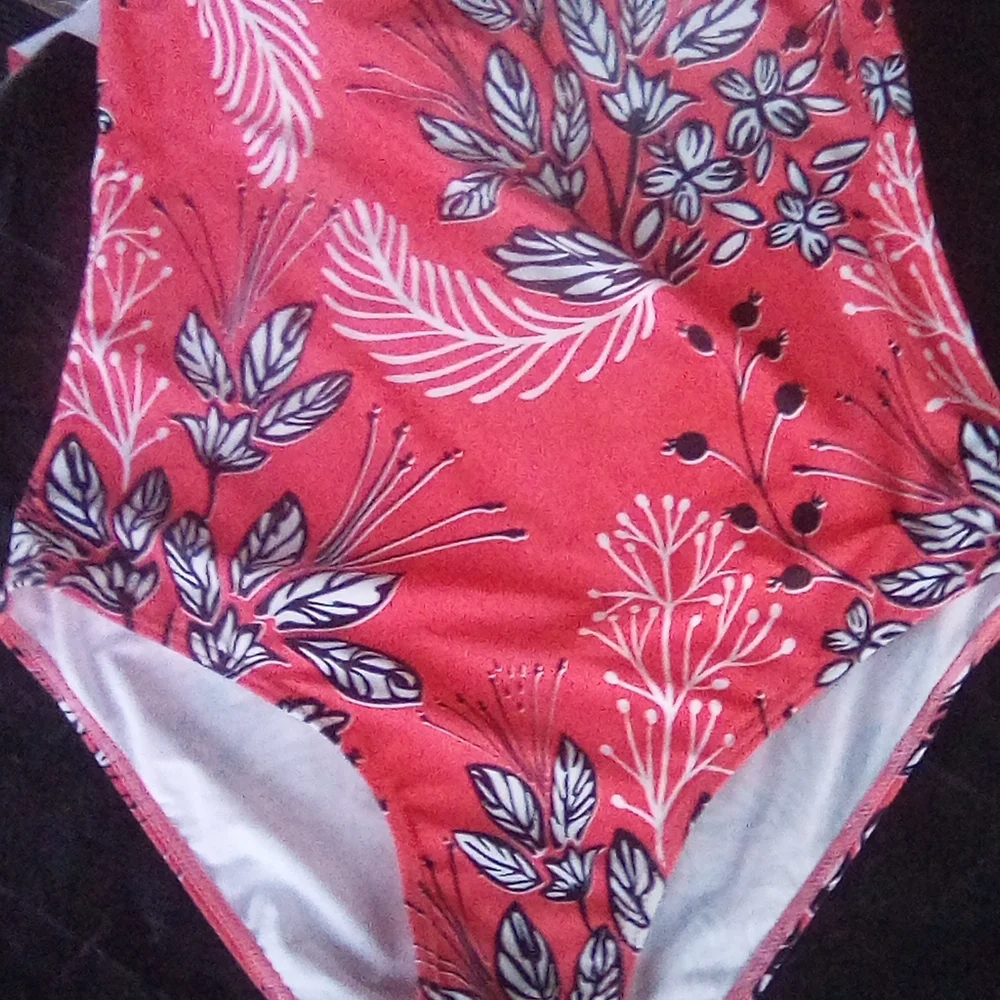 Swimsuit 1-Piece Red & White Ruffles Size Large - Picture 6 of 9
